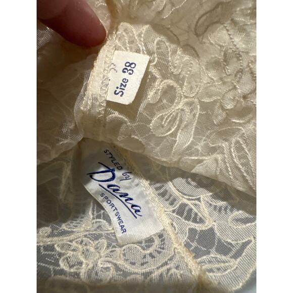 1960s Styled by Dana Ivory Scalloped Lace Short Sleeve Blouse Size medium - Picture 11 of 11